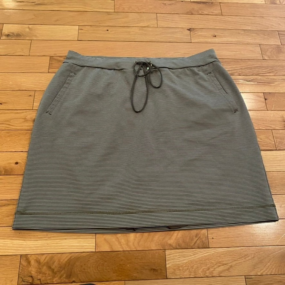 Chicos Zenergy Striped Athletic Skort Olive Green White Size‎ 2 Large 12 14